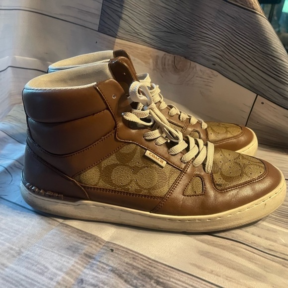 Coach Clip Court High Top Sneaker In Signature Canvas in GUC - Picture 3 of 8